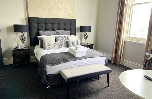 One bedroom apartment in a heritage boutique hotel, free cafe made coffee daily