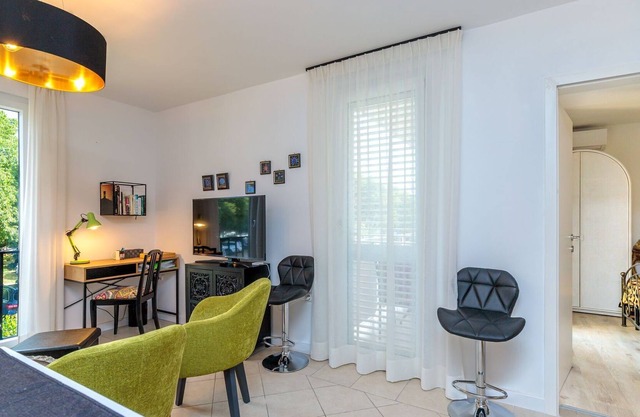 Apartamento de un dormitorio wi-fi, aire acondicionado, a 200 metros de la playa