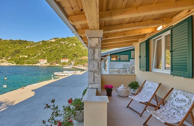 Apartamento de una habitación con terraza y vista al mar Prozurska Luka, Mljet (A-22333-a)