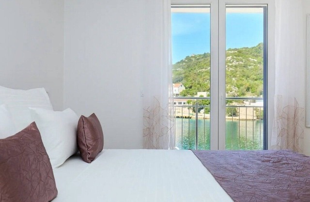 Apartamento de una habitación en la playa Okuklje, Mljet (A-22341-a)
