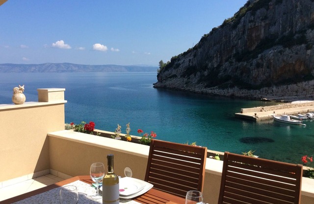 Apartamento de una habitación en la playa Bahía Vela Stiniva, Hvar (A-6864-c)