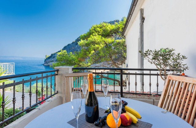 Apartamento de una habitación en la playa Bahía Vela Stiniva, Hvar (A-6864-a)