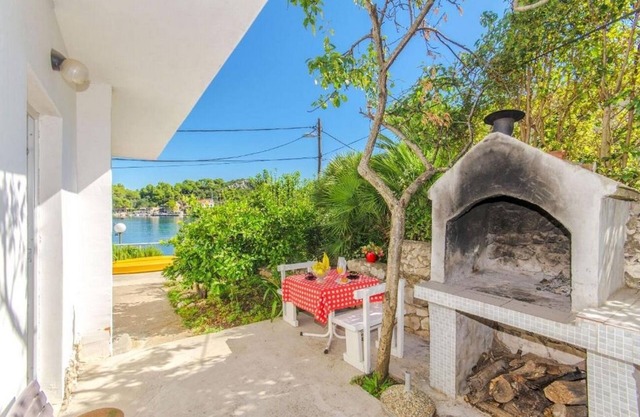 Apartamento de una habitación en la playa Okuklje, Mljet (A-4912-d)