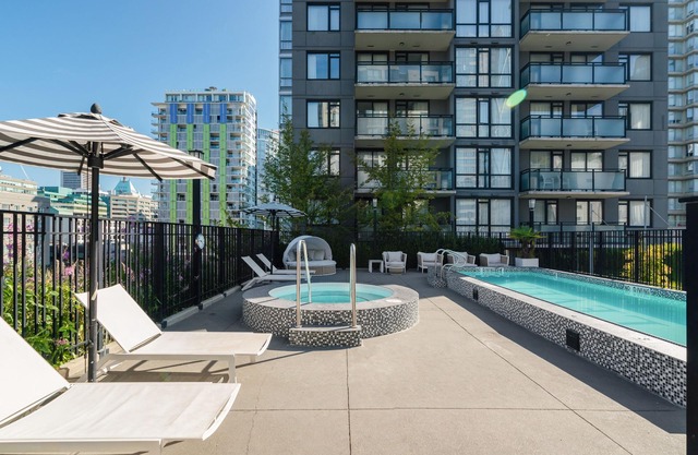 Apartamento moderno de un dormitorio completamente amueblado en el centro de Vancouver