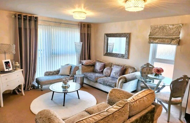 One-Bedroom Apartment In Swansea SA1