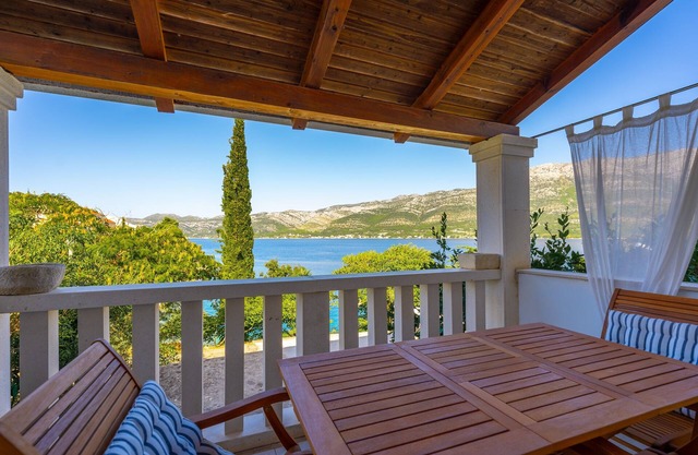 Apartamento de una habitación con terraza y vista al mar Medvinjak, Korcula (A-4439-a)