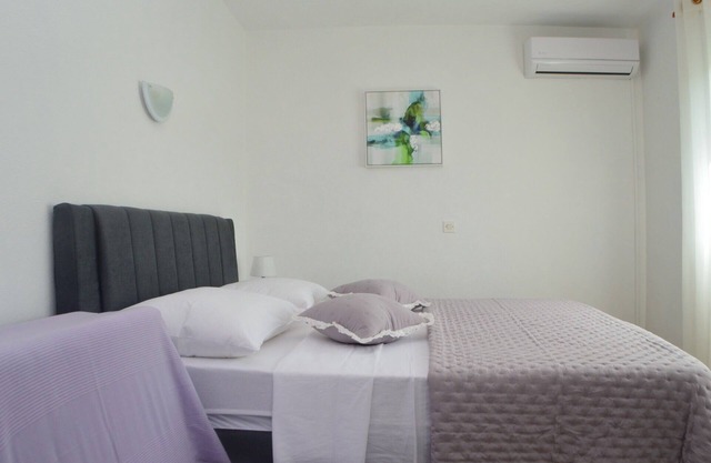 Apartamento de una habitación con balcón y vista al mar Lukoran, Ugljan (A-23830-b)