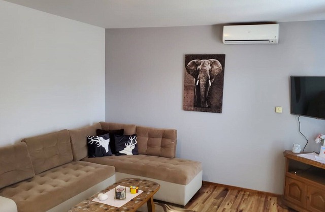 One Bedroom Apartment Zana 4 with Balcony