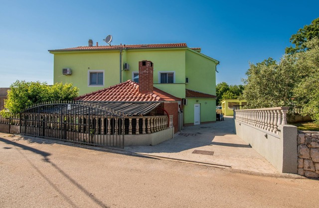 Apartamento de una habitación con un balcon Milovcici, Krk (A-19308-a)
