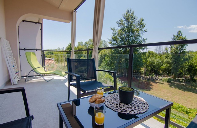 Apartamento de una habitación con una terraza Milovcici, Krk (A-19352-a)