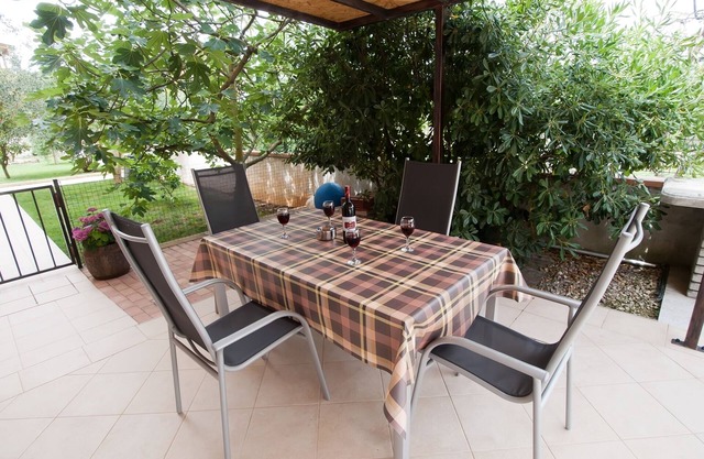 Apartamento de una habitación con una terraza Vinkuran, Pula (A-21016-b)