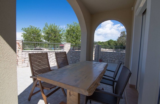 Apartamento de una habitación con una terraza Punta kriza, Cres (A-8082-b)