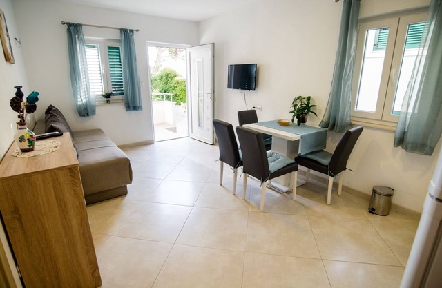 Apartamento de una habitación en la playa Promajna, Makarska (A-2605-c)