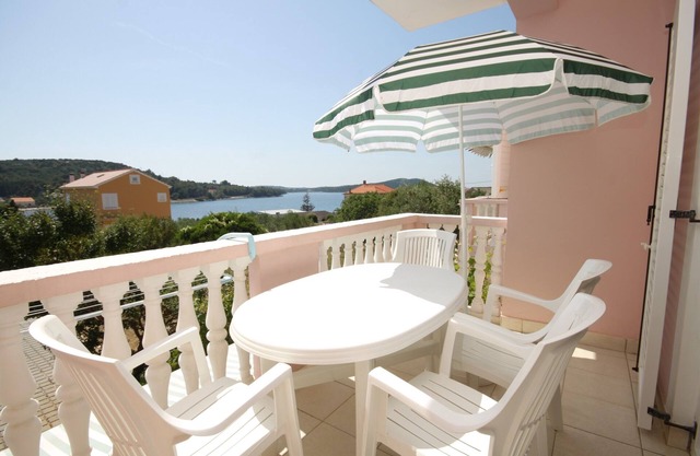 Apartamento de una habitación con terraza y vista al mar Bahía Soline, Dugi otok (A-448-b)
