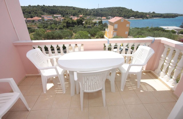Apartamento de una habitación con terraza y vista al mar Bahía Soline, Dugi otok (A-448-e)
