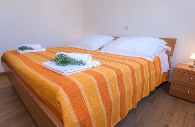 Apartamento de una habitación en la playa Veli Rat, Dugi otok (A-11525-c)