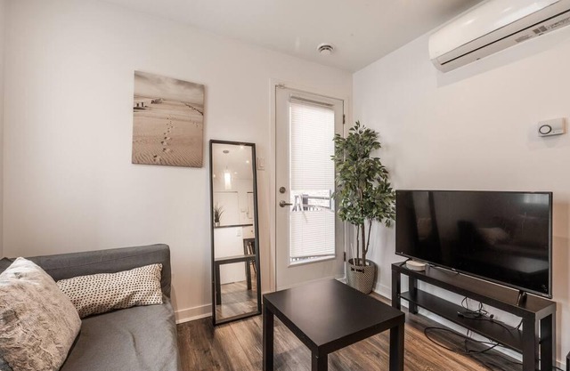 One bedroom apartment near downtown