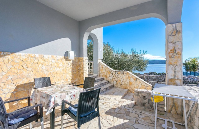 Apartamento de una habitación en la playa Sevid, Trogir (A-4287-d)