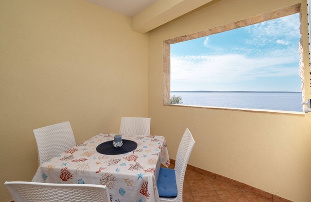 Apartamento de una habitación en la playa Mandre, Pag (A-4092-e)
