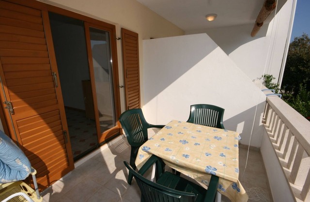 Apartamento de una habitación en la playa Mandre, Pag (A-6518-c)