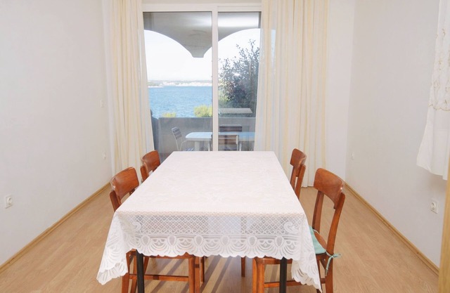 Apartamento de una habitación en la playa Tkon, Pasman (A-5840-a)