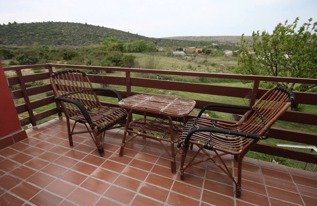 Apartamento de una habitación con balcón y vista al mar Ljubac, Zadar (A-6141-b)