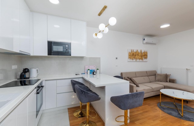 Apartamento de una habitación con un balcon Zagreb (A-22577-a)
