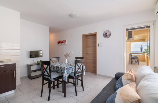 Apartamento de una habitación con balcón y vista al mar Mandre, Pag (A-18748-e)