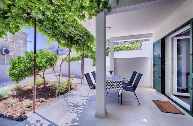 Apartamento de una habitación con una terraza Komiza, Vis (A-1151-c)
