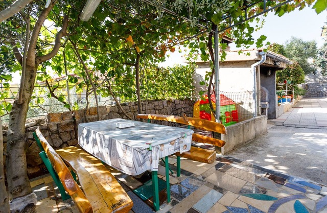 Apartamento de una habitación con terraza y vista al mar Kornic, Krk (A-5306-b)