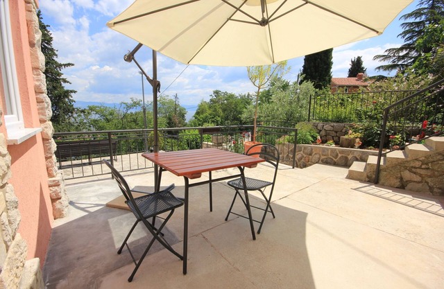 Apartamento de una habitación con terraza y vista al mar Medveja, Opatija (A-2305-c)