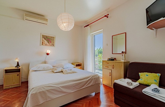 Apartamento de una habitación con balcón y vista al mar Orebic, Peljesac (A-10178-b)