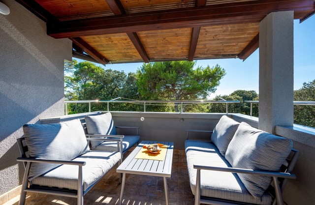 Apartamento de una habitación con terraza y vista al mar Silba (A-17603-b)