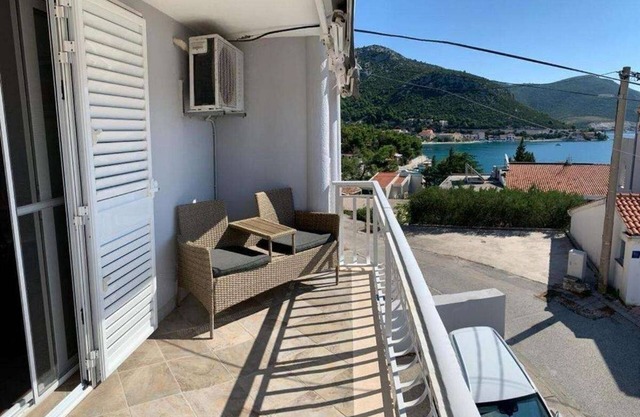 Apartamento de una habitación con balcón y vista al mar Klek, Usce Neretve (A-23139-b)