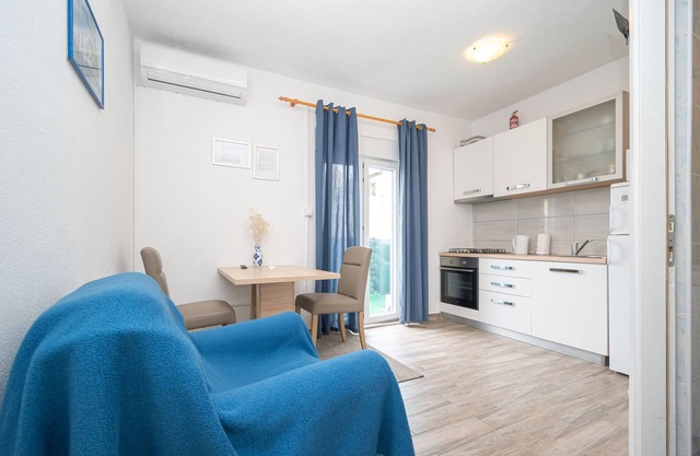 Apartamento de una habitación con terraza y vista al mar Tkon, Pasman (A-17360-c)