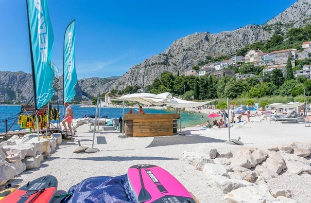 One bedroom apartment with terrace and sea view Borak, Omis (A-15767-a)