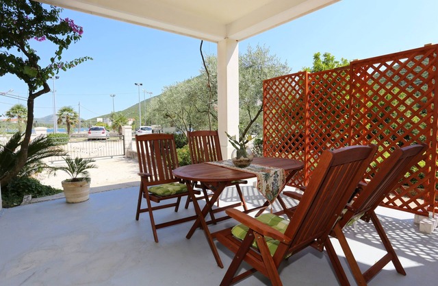 Apartamento de una habitación con terraza y vista al mar Mali Ston, Peljesac (A-10226-a)
