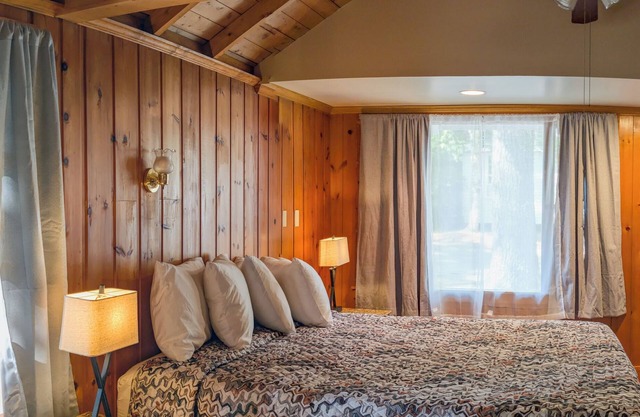 One Bedroom Cabin Cosy and Comfortable Cabin 10C
