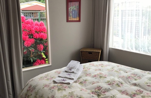 One Bedroom Cottage, Central to CBD, Park, Airport