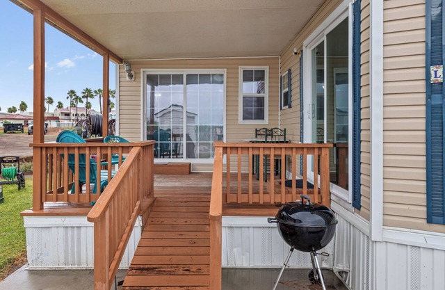One bedroom cottage-Steps from Space X Launch Views