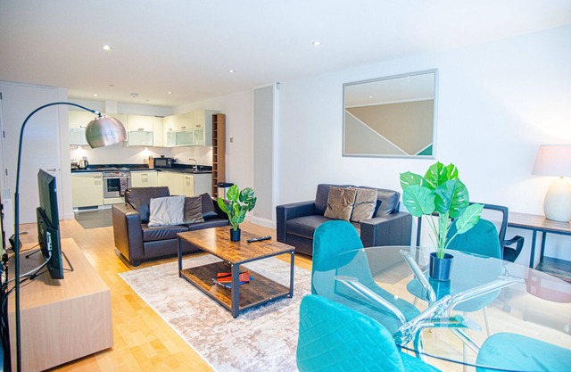 One Bedroom Flat in Farringdon with Balcony