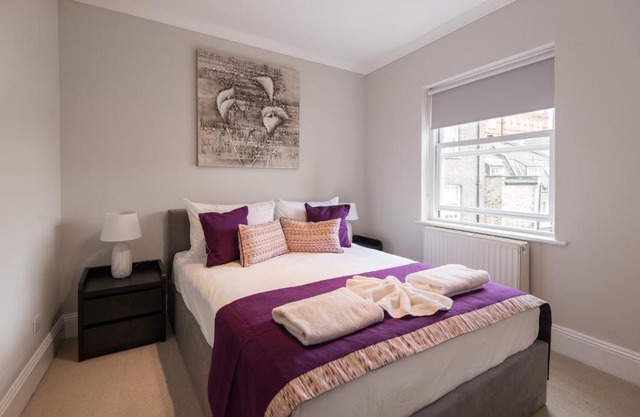 One bedroom High street kensington Apartment