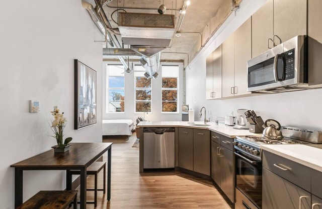 One Bedroom Loft - Located in the Cedars district