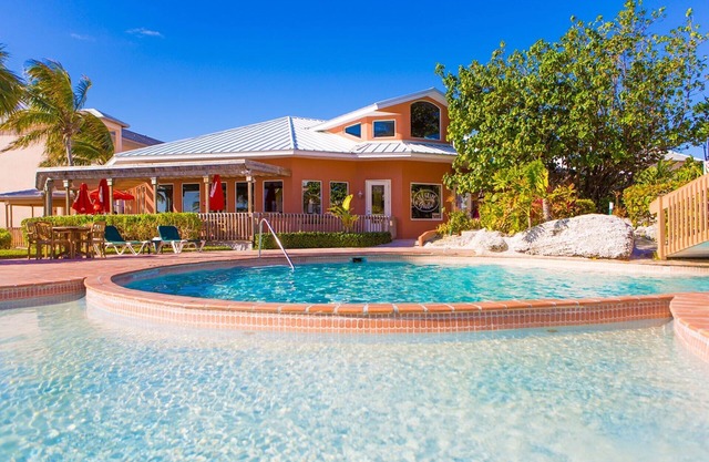 One Bedroom Luxury Condo, Bahamas (1903637)