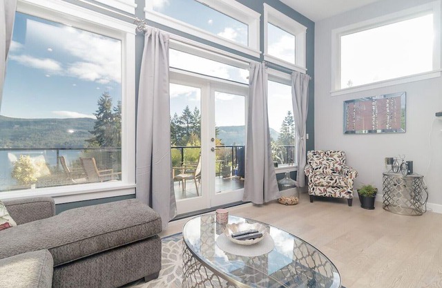 One Bedroom Ocean View home-5 min from beach