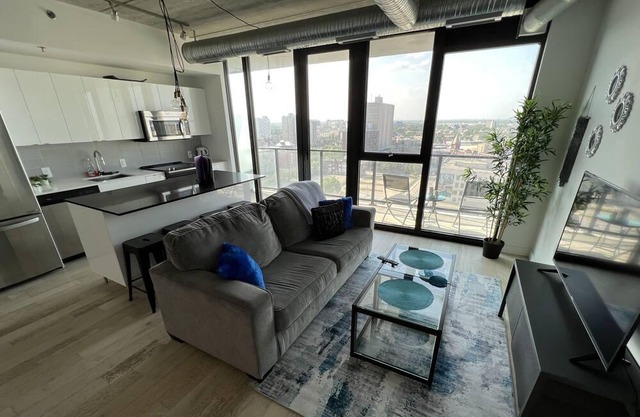 One Bedroom Over Looking the City Laundry Wifi Office Space