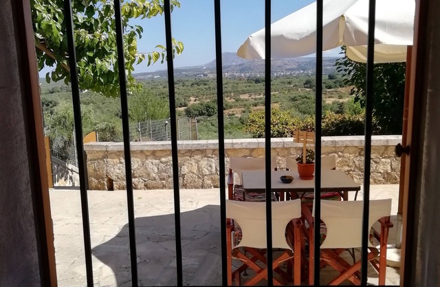 Casa privada de un dormitorio con patio interior y grandes jardines.