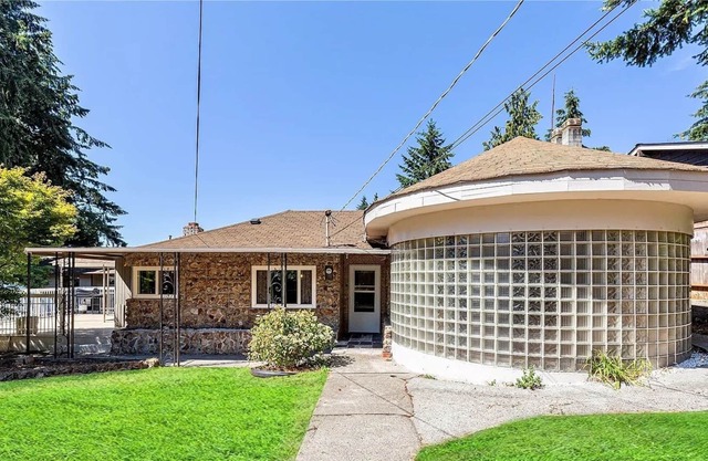 One bedroom studio w/private patio and backyard
