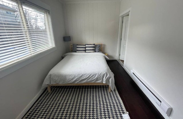 One Bedroom Suite close to YVR airport