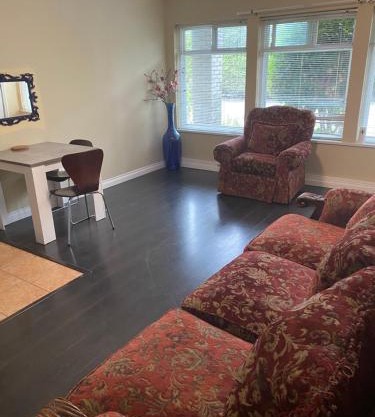 One bedroom suite with independent access